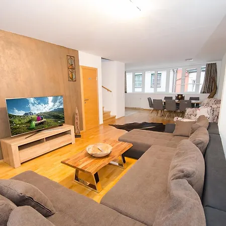 Lägenhet Penthouse Seven By In One